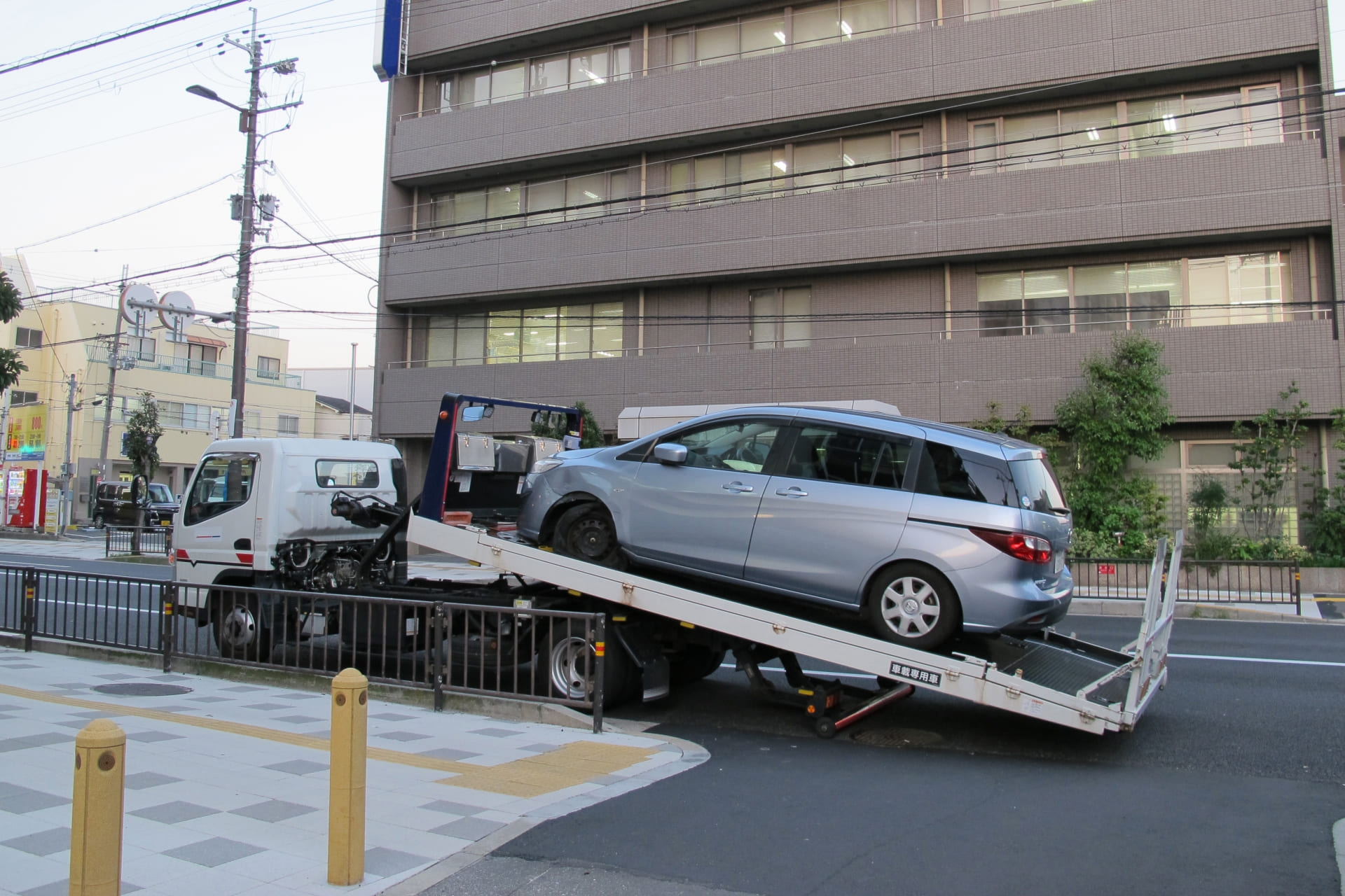 迅速かつ安全なレッカー搬送